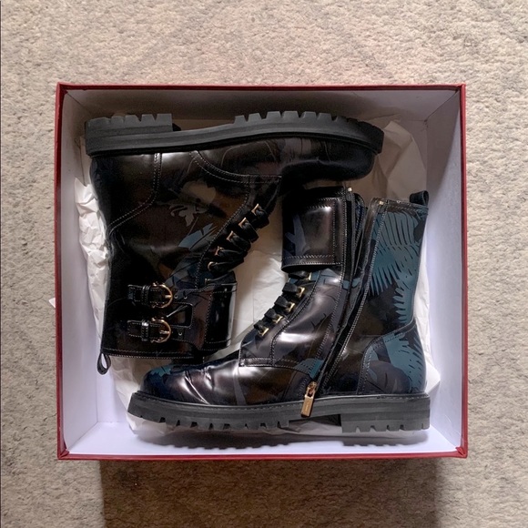 AUTHENTIC* Salvator Ferragamo Crotone Boots - Picture 2 of 10